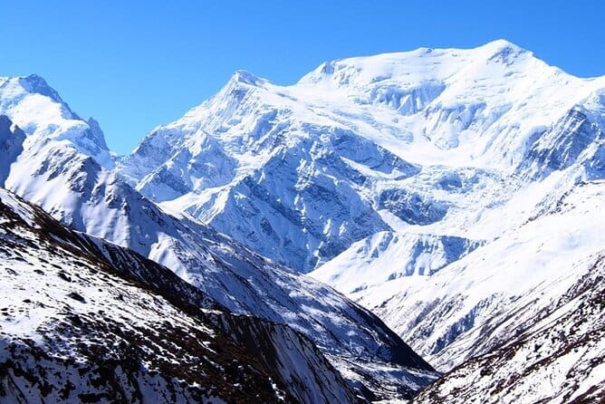 13 Days Trekking in Annapurna Circuit - Day 6: Chame to Lower Pisang and the first great mountain walls