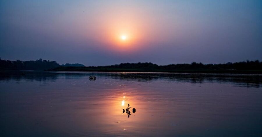 3-Day Chitwan Jungle Safari Adventure From Kathmandu/Pokhara - Canoeing and birdwatching on the Rapti River