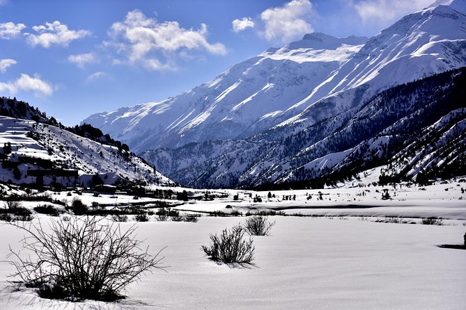 Annapurna Circuit Trek - Jagat and Dharapani bring the Marsyangdi Valley into view