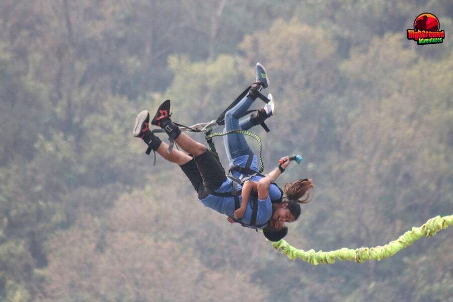 Double Dare: Tandem Bungee Adventure - Health, age, and clothing decisions