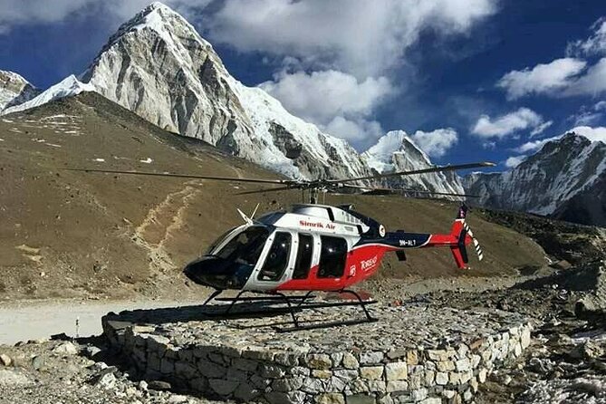 Everest Base Camp Helicopter Tour Stop at Hotel Everest View. - The Pheriche and base camp flight section