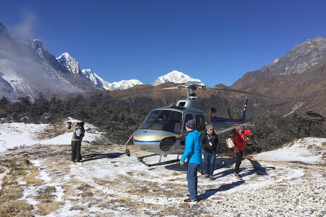 Everest Helicopter Tour with Breakfast in Hotel Everest View - Photographing Everest from the air and ground