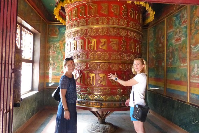 Half Day Tibetan Cultural tour Pokhara - Meeting a Tibetan doctor and trying pulse reading