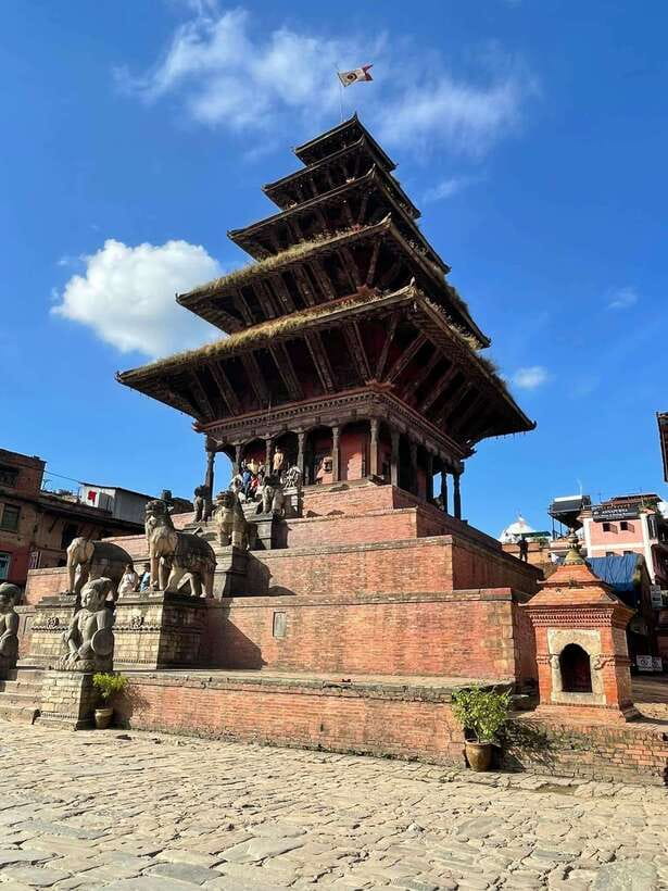 Kathmandu: Bhaktapur and Nagarkot Sunrise to Sunset Tour - Bhaktapur Durbar Square and the 55-Window Palace