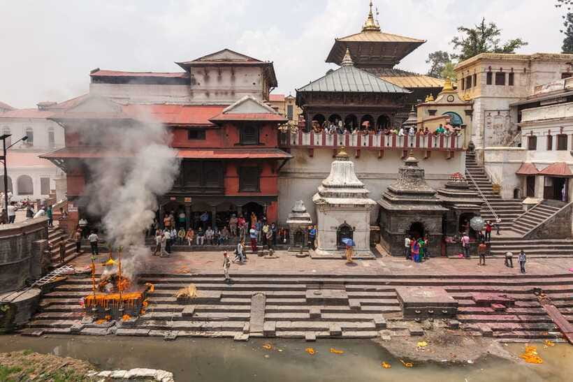 Kathmandu City Tour: TOP Highlights of the Kathmandu Valley - A guide can turn monuments into places