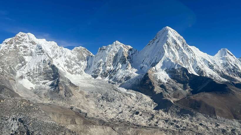 Kathmandu: Everest Helicopter Tour with Landing & Breakfast - Flying over Base Camp and Khumbu Glacier