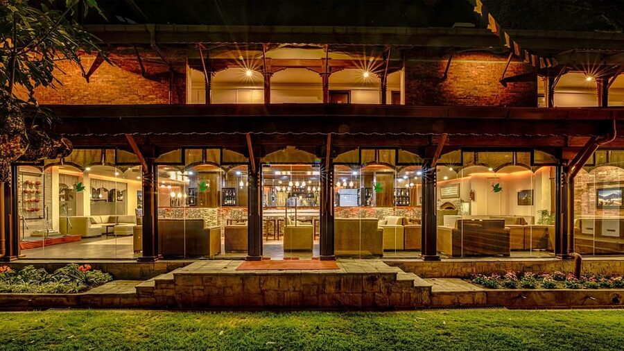 Kathmandu: Nepalese Cuisine dinner with traditional dance - Hotel pickup and the ride to Thamel