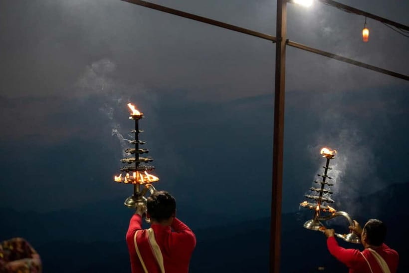 Kathmandu: Pashupatinath Evening Aarati Tour Private/Group - Walking through the Pashupatinath temple complex