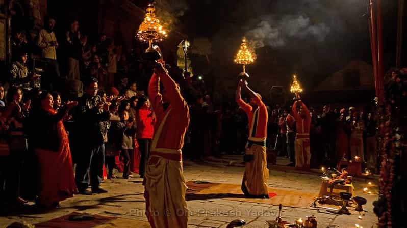 Kathmandu: Pashupatinath Temple Aarti Night Tour - Entering the temple complex with a local guide