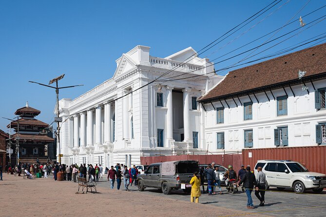 Kathmandu: Private/Group Tour to 7 UNESCO Sites with Lunch - Two hours in Bhaktapur Durbar Square