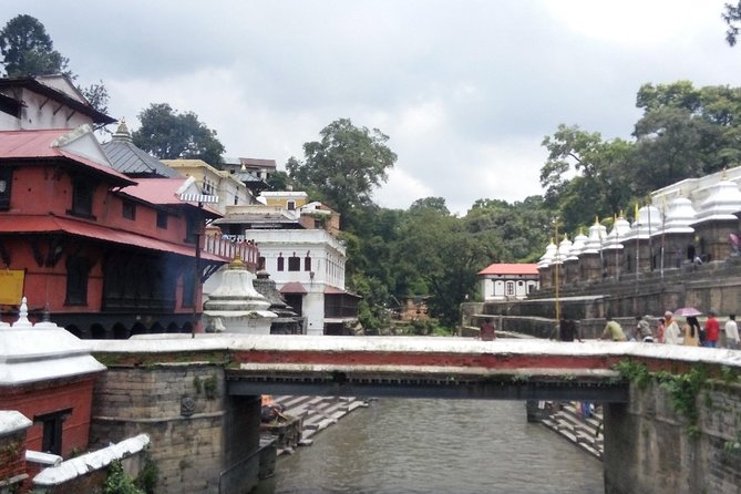 Kathmandu Spiritual Sites: Bodhnath & Pashupatinath Tour - The Aarati ceremony after dark