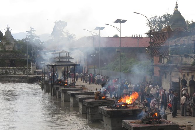 Life and spirituality tour of Kathmandu - Pashupatinath: Hindu practice beside the Bagmati