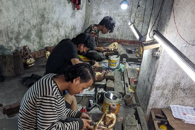 Patan and Bhaktapur Boutique Tour - Manga Hiti explains Kathmandu Valley water systems