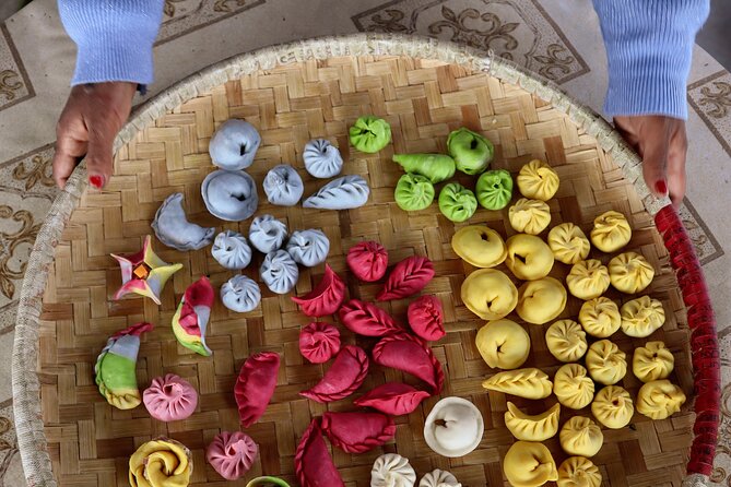 Rainbow Mo:Mo - Meeting Aayam and learning the momo basics