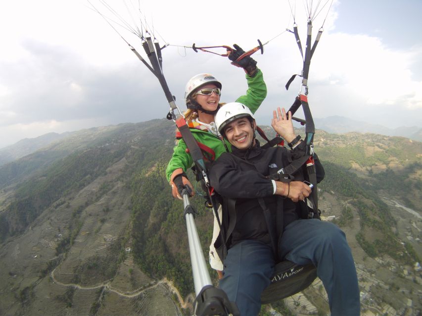 Tandem Paragliding in Pokhara - The Sarangkot briefing before takeoff